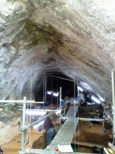 A cova de Eirós, excavaciones